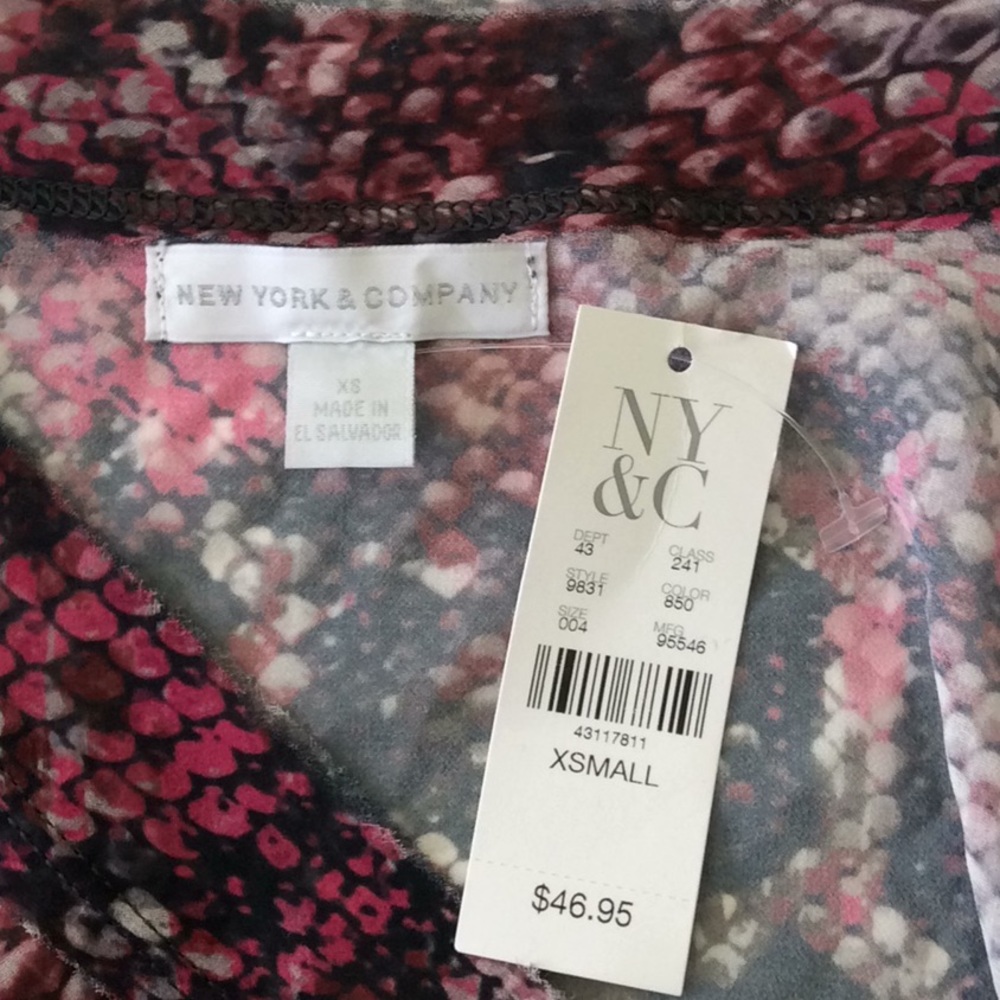 Oh so nice. Never worn shirt - Picture 7 of 7